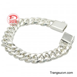 Các mắt xích được chế tác tỉ mỉ, có thể là dạng mắt dẹt cổ điển, mắt tròn khỏe khoắn hoặc kết hợp các họa tiết tinh tế, tạo điểm nhấn vừa đủ mà không quá phô trương.
