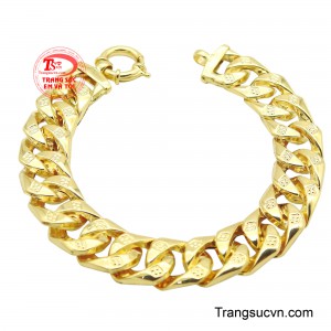 Lắc nam vàng 10k 3 chỉ  là một món trang sức đẳng cấp, kết hợp giữa giá trị vật chất của vàng và vẻ đẹp sang trọng.