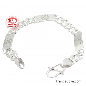 Thiết kế đa dạng từ đơn giản đến cầu kỳ, lắc tay bạc là phụ kiện hoàn hảo để thể hiện cá tính và đẳng cấp.