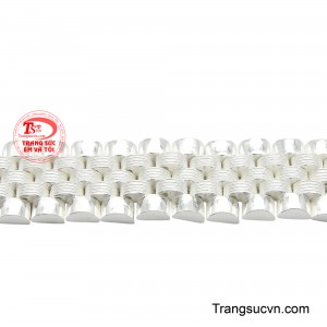 Hãy lựa chọn cho mình một chiếc lắc bạc phù hợp để khẳng định phong cách và đẳng cấp của bạn.