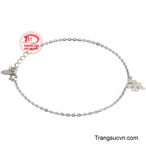 Chiếc lắc là một món trang sức tinh tế và sang trọng, tôn lên vẻ đẹp dịu dàng và thanh lịch của người phụ nữ.