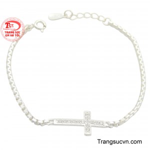 Lắc tay thánh giá bạc là một món trang sức tinh tế, mang đậm dấu ấn tôn giáo và nét đẹp thanh lịch.