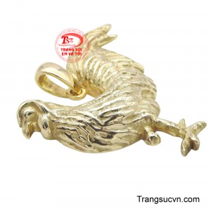 Với thiết kế tinh xảo và chất liệu quý giá, mặt dây chuyền này trở thành lựa chọn phổ biến cho những ai yêu thích sự sang trọng và muốn thể hiện bản thân qua từng chi tiết nhỏ.