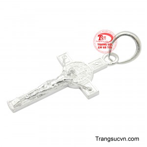 Mặt dây thánh giá không chỉ là một món trang sức, mà còn là biểu tượng của đức tin, lòng thành kính và sự bảo vệ.