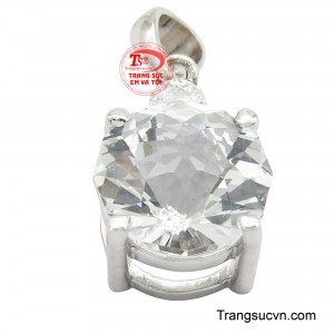 Đá Topaz là loại đá biểu tượng của sức khỏe, trí thông minh, và nó có khả năng xua tan đi nỗi buồn.