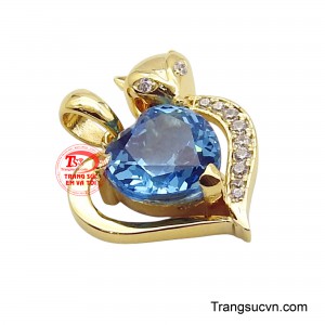 Đá Topaz, với nhiều màu sắc đa dạng, được biết đến với khả năng tăng cường trí tuệ và mang lại bình an.