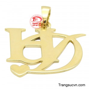 Chất liệu vàng 18k cao cấp mang đến vẻ đẹp sang trọng, quý phái, đồng thời đảm bảo độ bền đẹp theo thời gian.