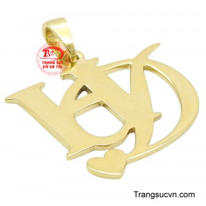 Kiểu chữ và cách sắp xếp có thể được tùy chỉnh theo sở thích, từ đơn giản, thanh lịch đến cầu kỳ, nghệ thuật.