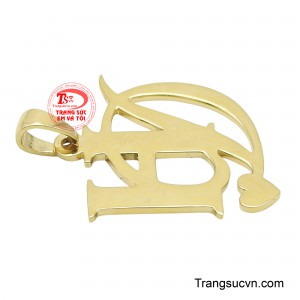 Mặt dây chuyền vàng 18k khắc tên không chỉ là một món trang sức, mà còn là một kỷ vật ý nghĩa, lưu giữ những khoảnh khắc đáng nhớ trong cuộc đời.