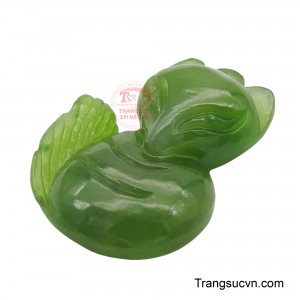 Sự kết hợp giữa vẻ đẹp tự nhiên của ngọc nephrite và sức mạnh biểu tượng của hồ ly tạo nên một món quà ý nghĩa để dành tặng bản thân và những người thân yêu, với mong muốn mang lại may mắn, tài lộc, tình duyên và sự bình an trong cuộc sống.