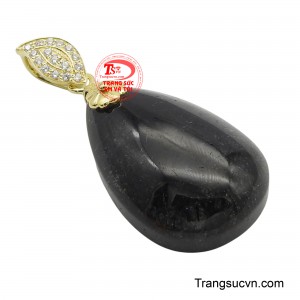 Đây là một món trang sức độc đáo, phù hợp với những người phụ nữ yêu thích vẻ đẹp vừa mạnh mẽ, cá tính, vừa nữ tính, thanh lịch.