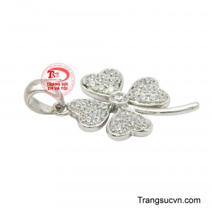 Mặt dây chuyền này không chỉ là một phụ kiện thời trang, mà còn là một biểu tượng của những điều tốt đẹp trong cuộc sống.