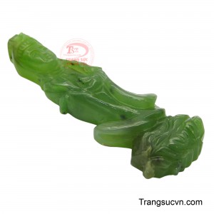 Từng đường cong nơi cánh tay, vạt áo đều toát lên vẻ an nhiên, tự tại.