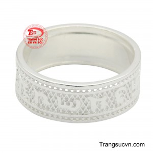 Nó giúp người đeo thể hiện cá tính, gu thẩm mỹ và khẳng định vị thế của mình trong xã hội.