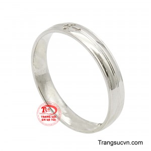 Nhẫn thánh giá nam vàng trắng 14 k là sự kết hợp hoàn hảo giữa đức tin và phong cách mạnh mẽ.