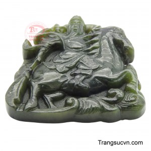 Hình ảnh Quan Vân Trường cưỡi ngựa Xích Thố, tay cầm Thanh Long Đao, biểu hiện sự hùng dũng và oai phong, với ý chí chiến đấu mãnh liệt, ngoan cường không ngại khó khăn.