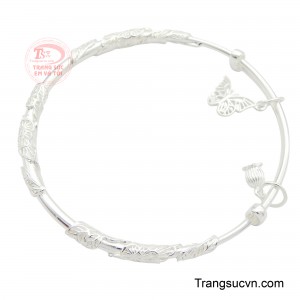 Vòng tay bạc cuốn hút  một món trang sức được chế tác từ bạc, thường là bạc 925.