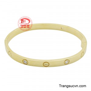 Vòng tay nữ vàng 14k là sự kết hợp hoàn hảo giữa vẻ đẹp sang trọng, giá trị kinh tế và ý nghĩa phong thủy.