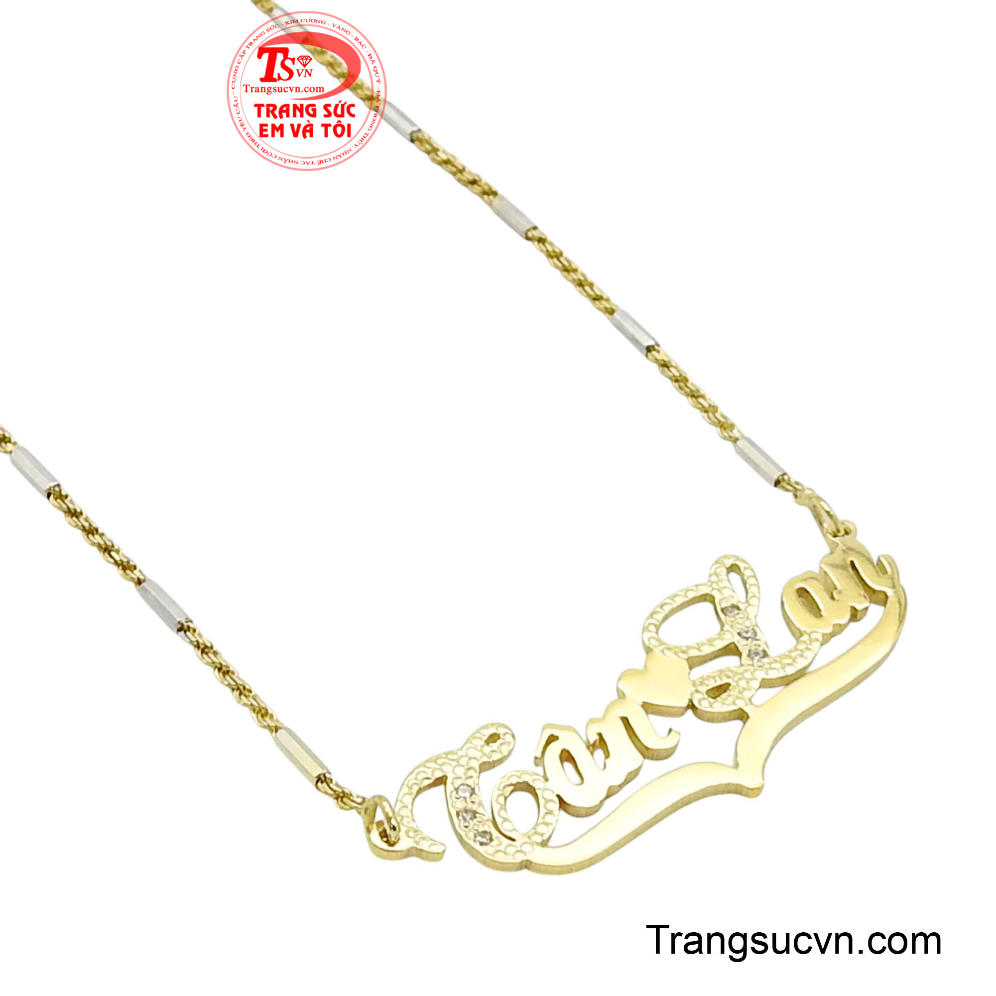 Chiếc dây chuyền giúp nàng ôm trọn vòng cổ tạo cảm giác thoải mái khi đeo.