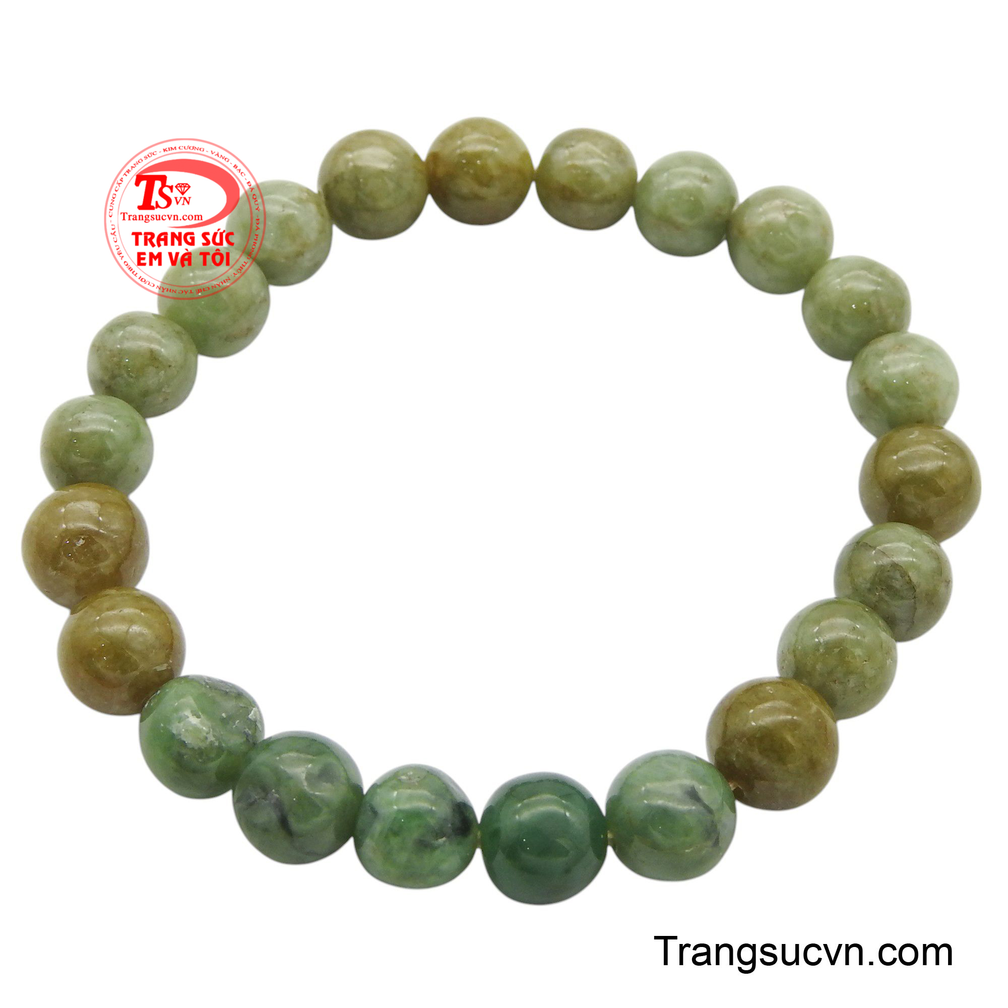 Màu xanh lá cây chuyển mình từ nhạt sang đậm, như sự biến đổi của thiên nhiên qua bốn mùa.