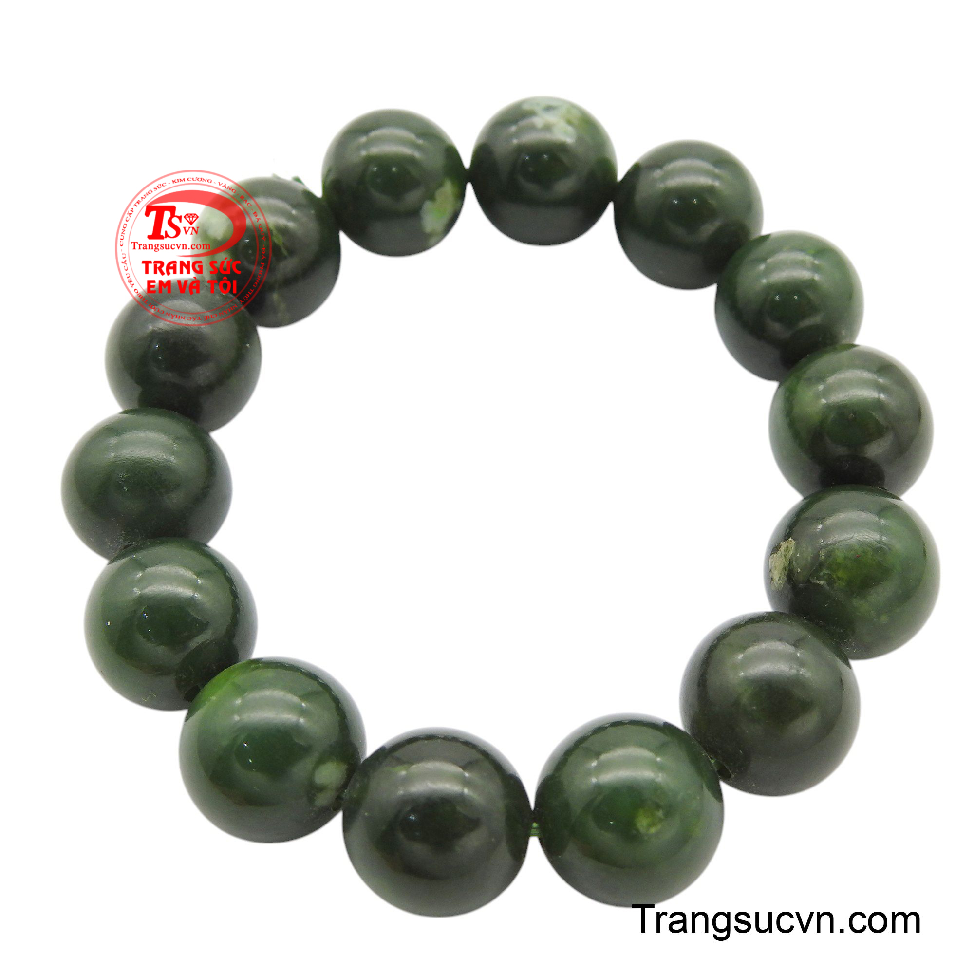 Ngọc cẩm thạch từ lâu đã được xem là biểu tượng của sự may mắn, sức khỏe và tài lộc trong văn hóa phương Đông.