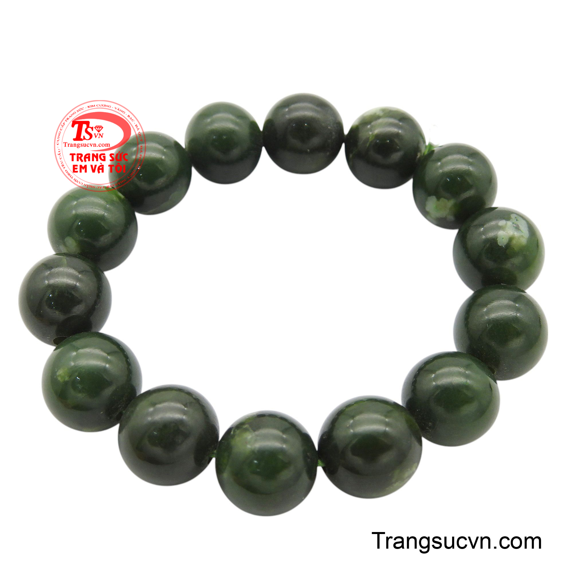 Chiếc vòng tay này không chỉ là một món trang sức đẹp mắt mà còn mang ý nghĩa phong thủy sâu sắc, được tin rằng sẽ thu hút năng lượng tích cực và vượng khí cho người sở hữu.
