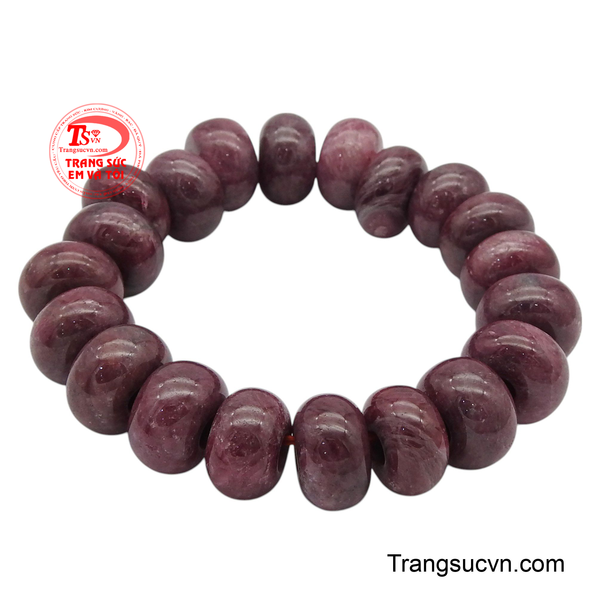 Khi đeo trên tay, trọng lượng và sự mát lạnh của Ruby đánh thức giác quan, lan tỏa nguồn năng lượng mạnh mẽ.
