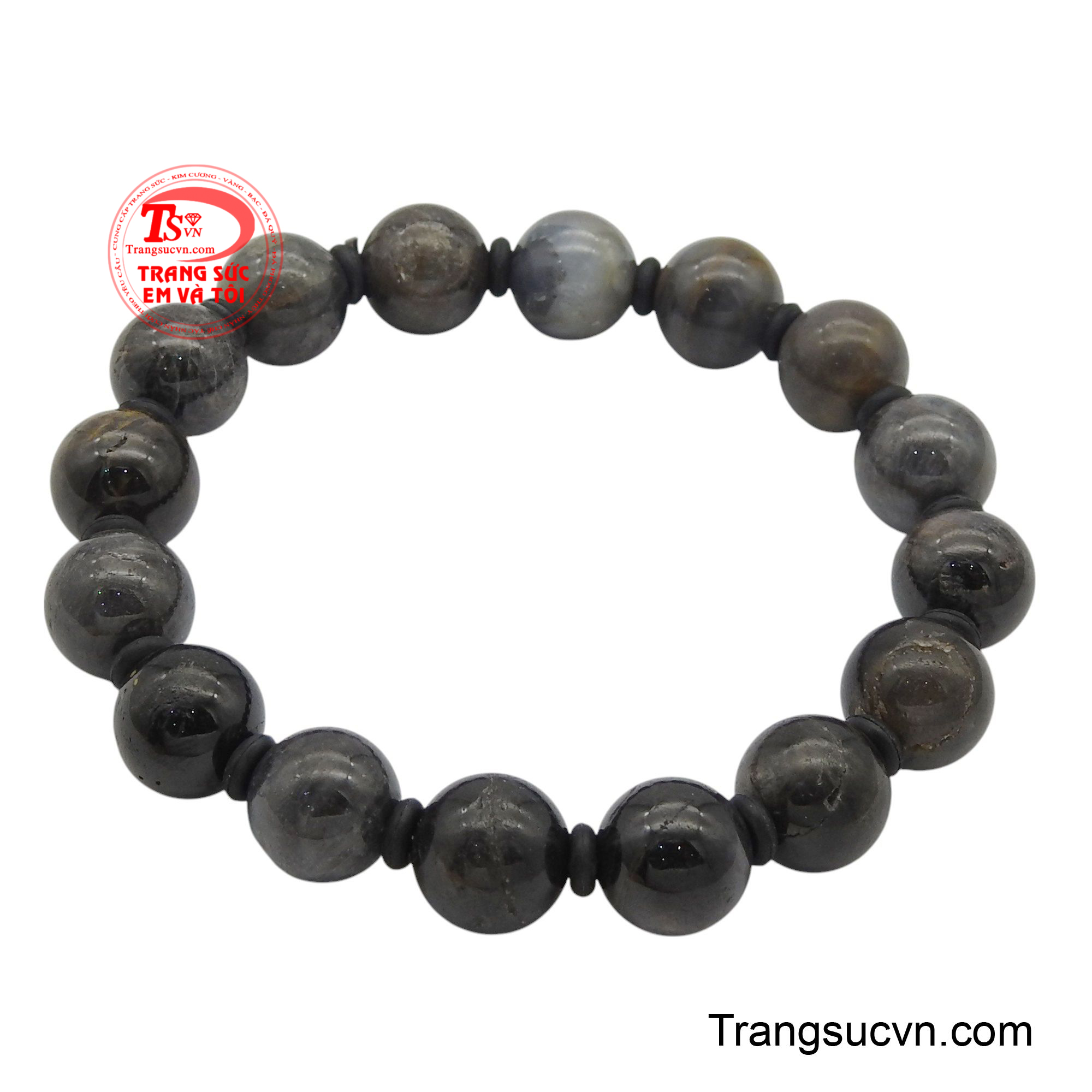 Chuỗi tay Sapphire 10 ly tinh tế đươc xâu bởi những viên đá xanh biếc như giọt sương đêm đọng lại vẻ đẹp tinh tế.
