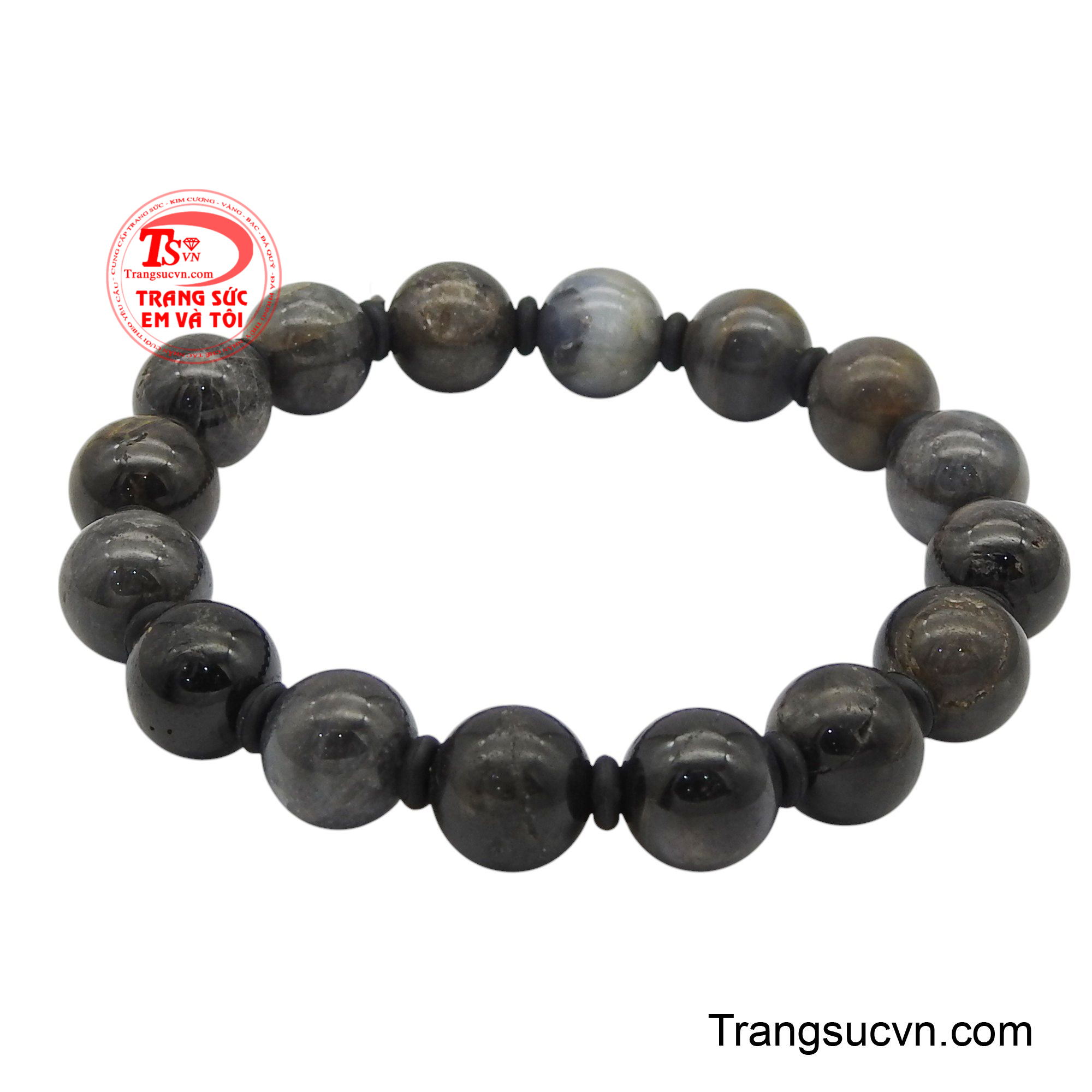 Kích thước 10 ly vừa vặn, không quá phô trương nhưng đủ để thu hút mọi ánh nhìn bởi sự thanh lịch.