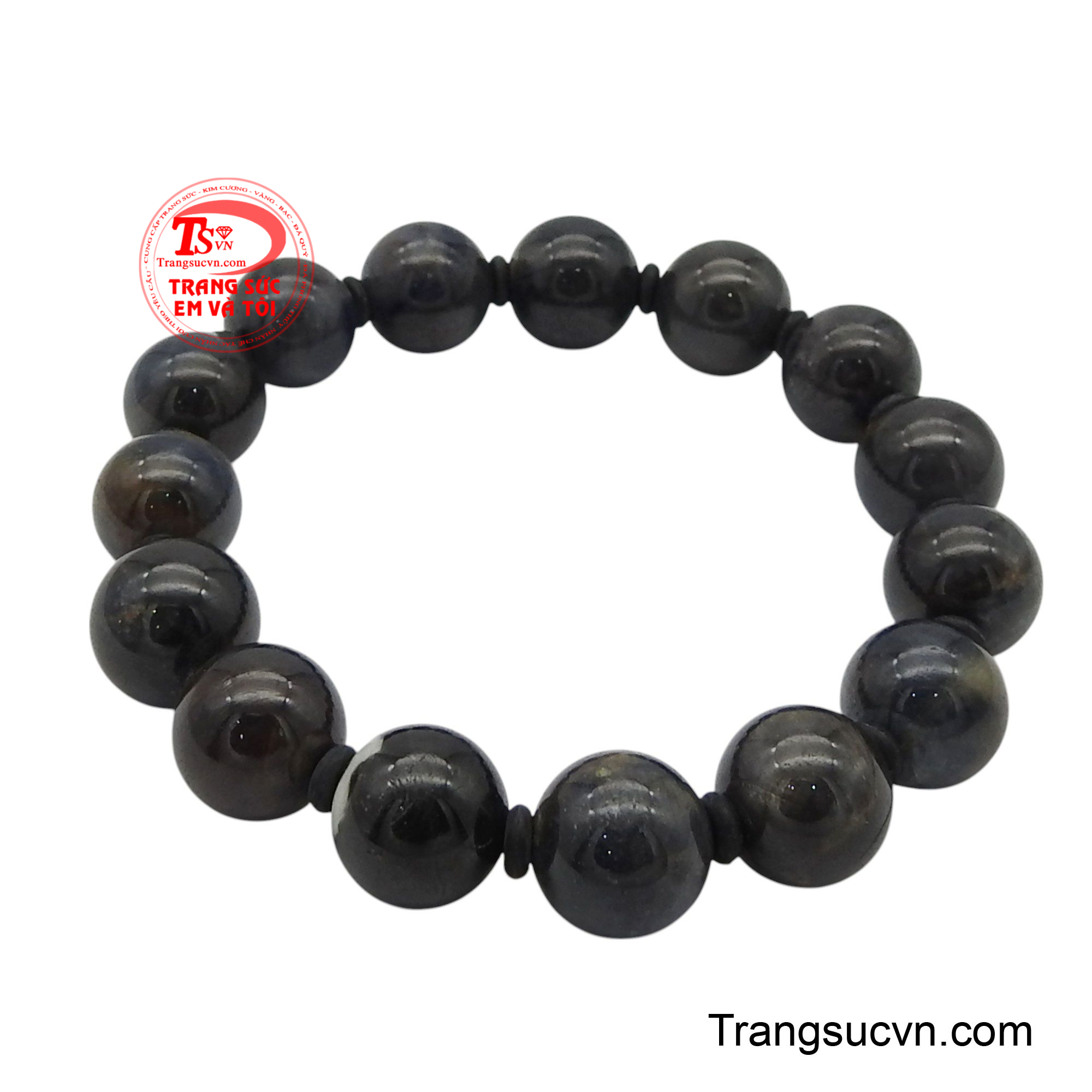 Chuỗi tay sapphire 12 ly may mắn là viên đá xanh biếc như giọt nước mắt của thần biển, mang theo lời chúc phúc của may mắn.