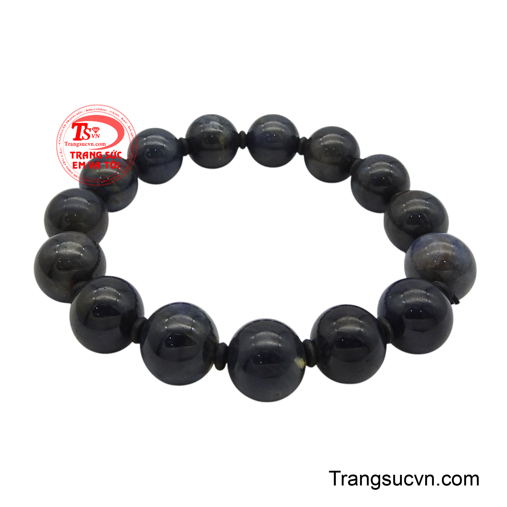 Đeo chuỗi tay này không chỉ làm nổi bật vẻ đẹp tự nhiên mà còn mang đến cảm giác bình yên, tươi mới, như mang cả bầu trời trong xanh bên mình, làm bừng sáng phong thái của người sở hữu.