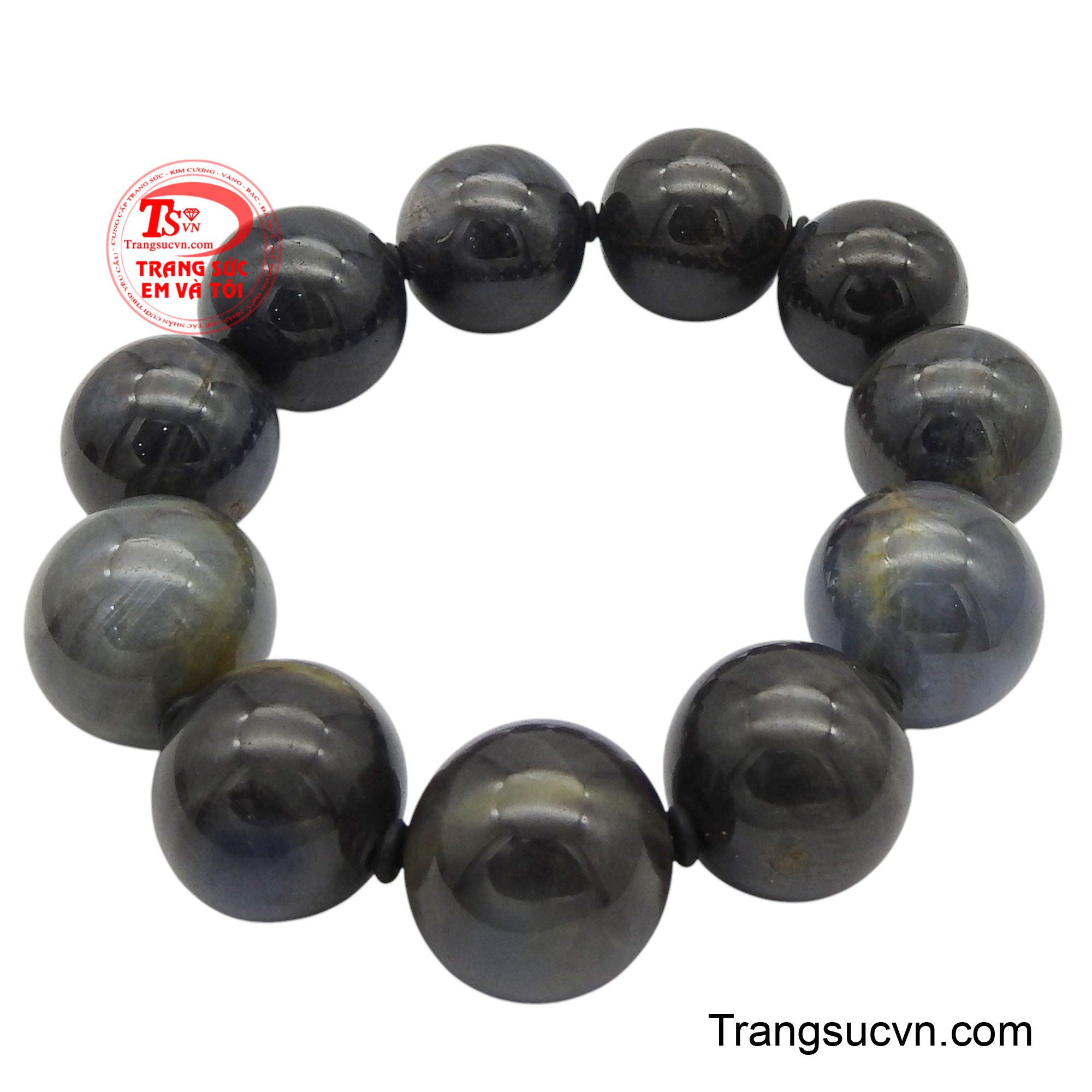 Chuỗi tay sapphire 21 ly là một tuyên ngôn của sự mạnh mẽ và uy quyền.