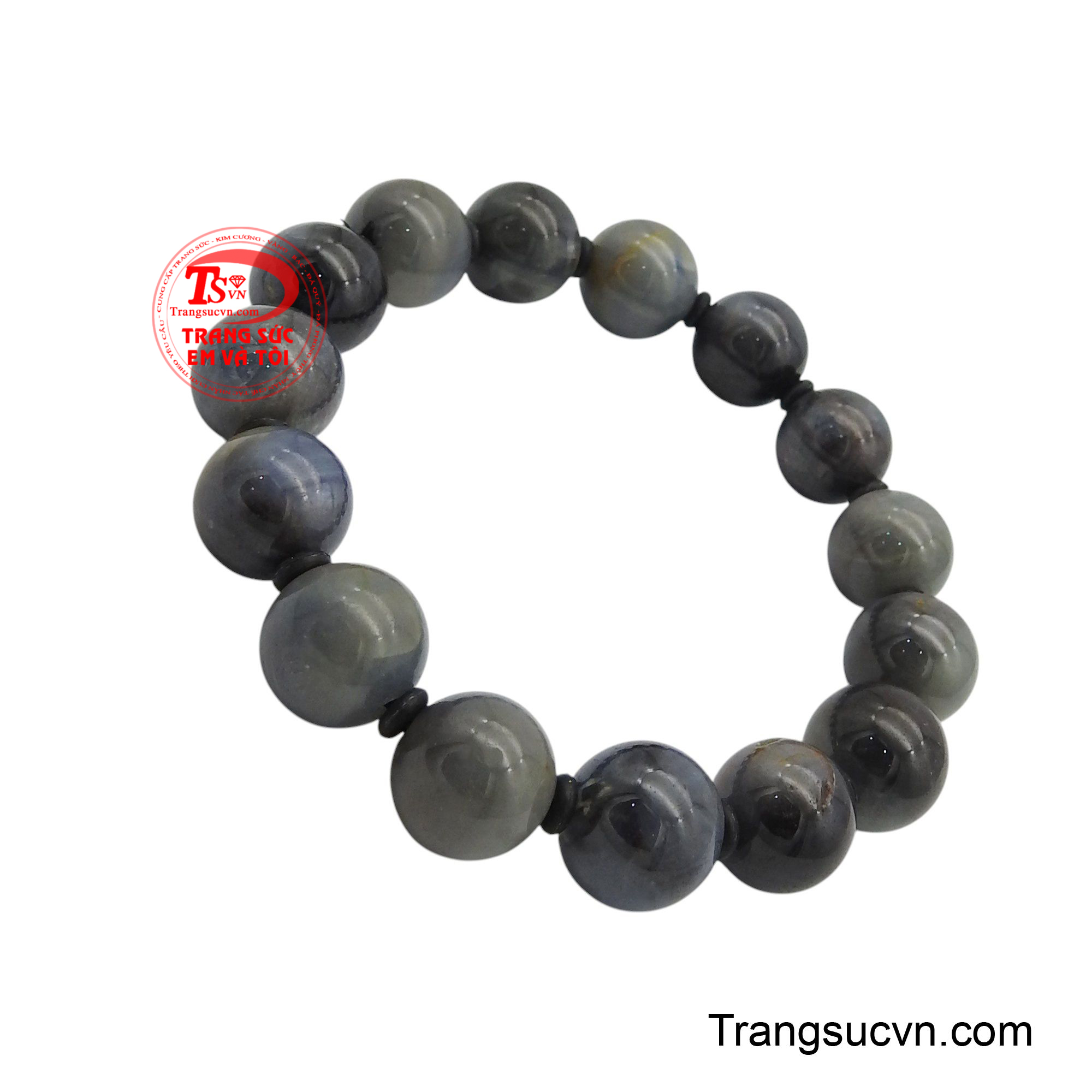 Sắc xanh dương sâu thẳm không chỉ đẹp mắt mà còn tượng trưng cho sự trí tuệ, giúp đưa ra những quyết định sáng suốt, mở ra cơ hội phát triển.