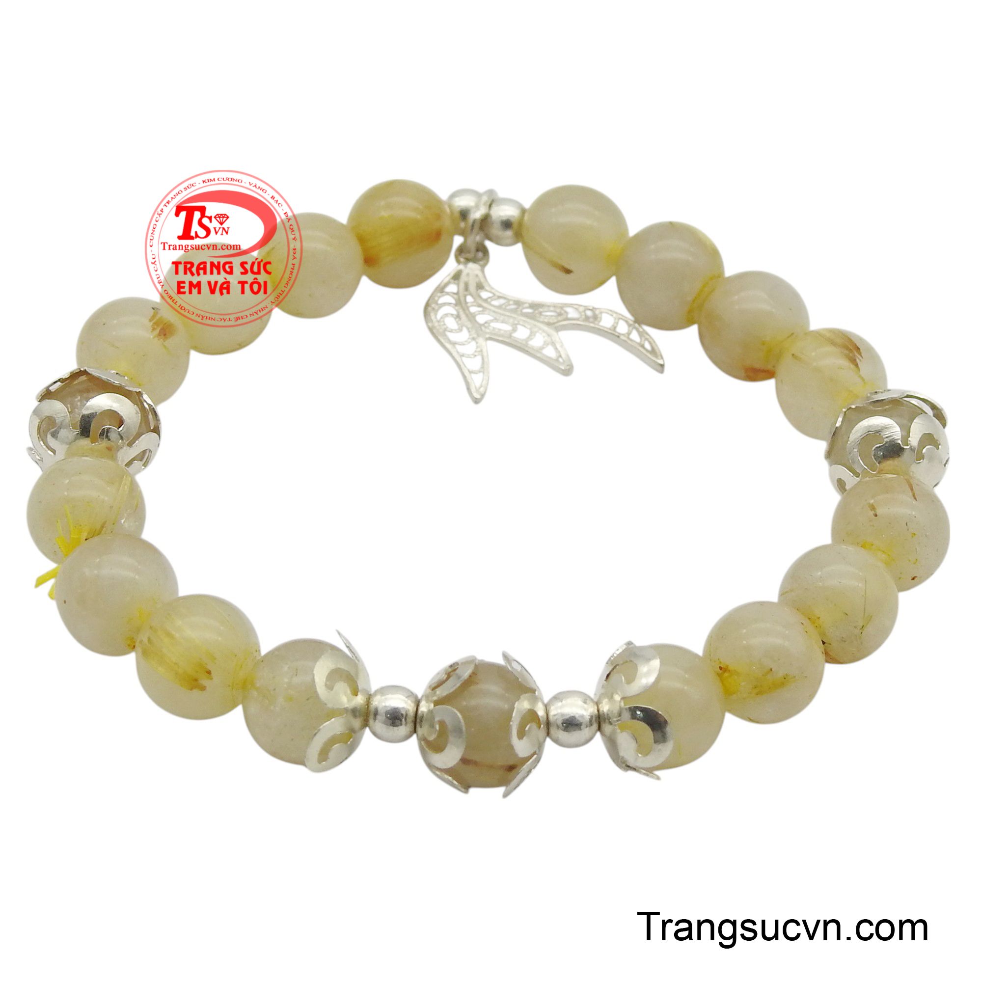 Chuỗi thạch anh tóc vàng mix charm bạc là một sản phẩm độc đáo, kết hợp vẻ đẹp tự nhiên của đá quý với sự tinh xảo của charm bạc.