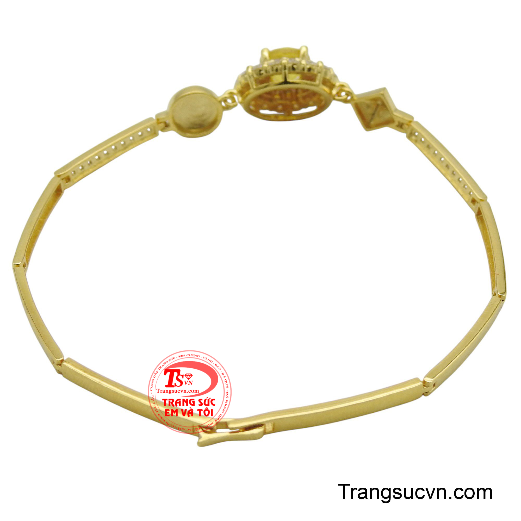 Phần dây lắc được thiết kế độc đáo với những mắt xích dẹt, mang đến vẻ hiện đại và thanh lịch.