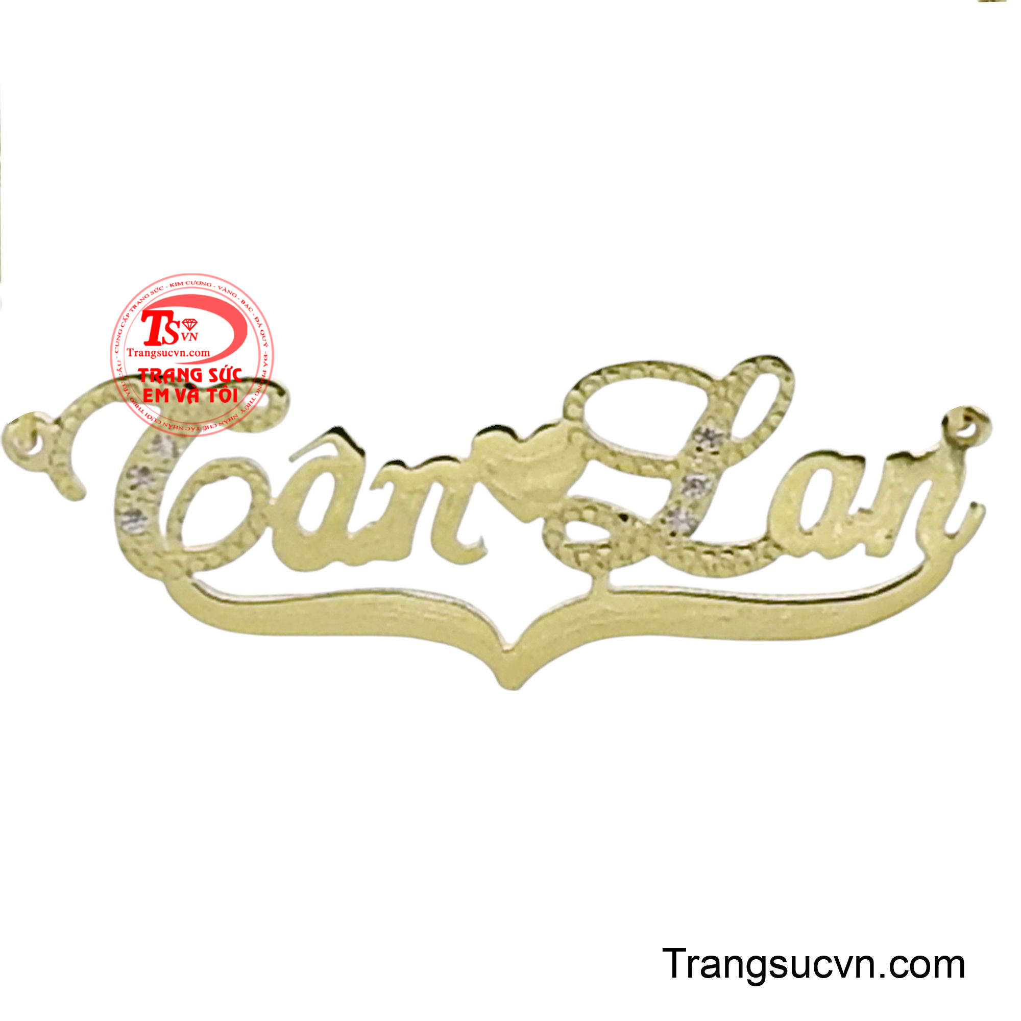 Mặt chữ vàng 18K là sự hòa quyện giữa vẻ đẹp sang trọng của vàng 18K, sự tinh tế của nghệ thuật chế tác và giá trị cảm xúc sâu sắc từ thông điệp cá nhân hóa.