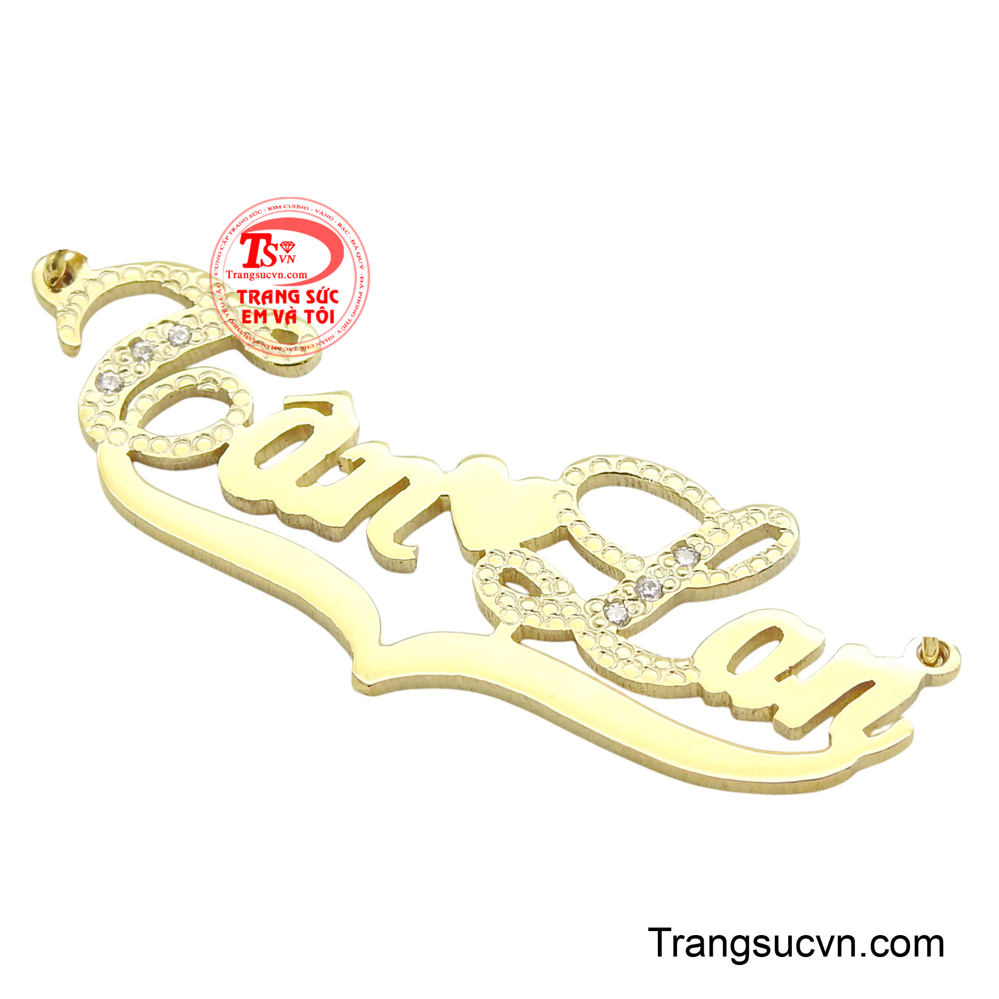 Đó chính là sức hút vượt thời gian và ý nghĩa nhân văn mà chỉ những món trang sức cá nhân hóa, đặc biệt là mặt dây chuyền vàng 18K khắc chữ, mới có thể mang lại.