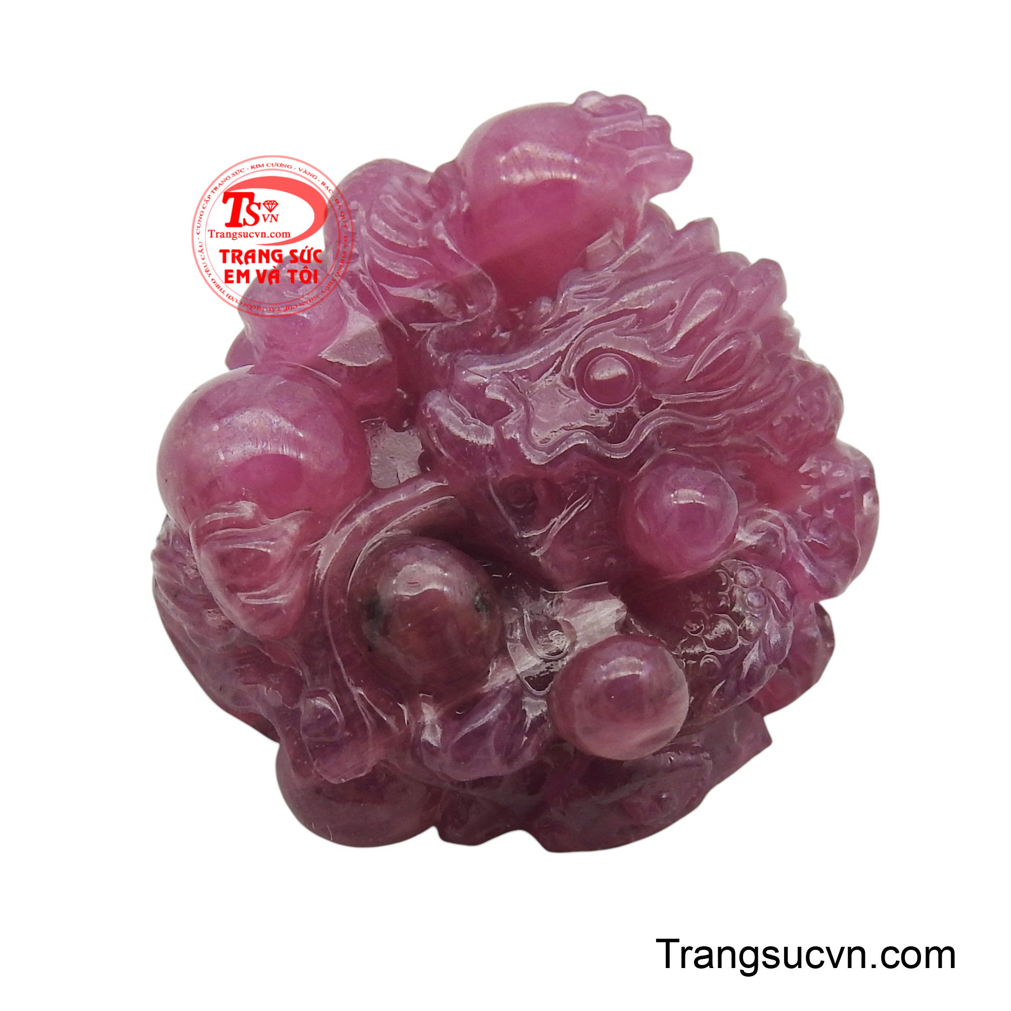 Từng chi tiết vảy rồng, móng rồng và viên ngọc đều được chế tác tinh xảo, sống động, thể hiện sự khéo léo của người nghệ nhân.