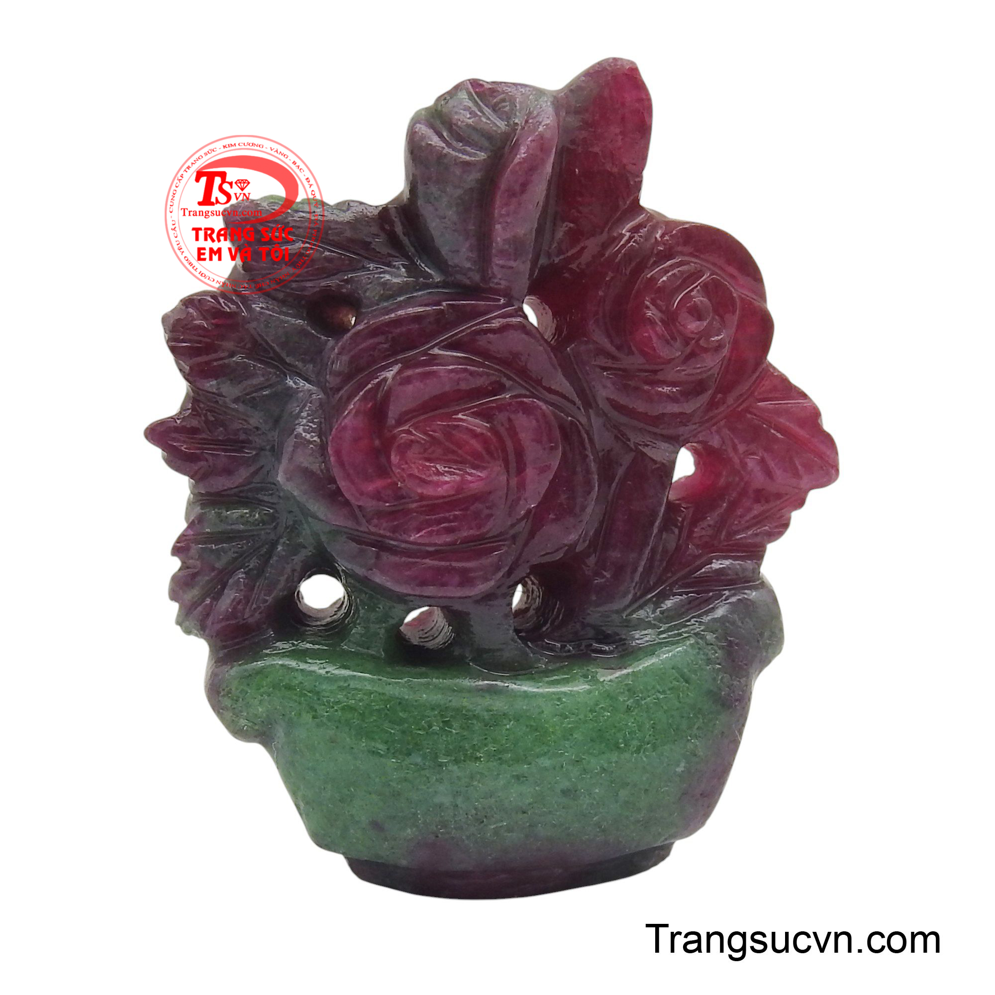 Mặt Ruby tình yêu bất diệt được chế tác từ đá ruby tự nhiên, nổi bật với hình ảnh những bông hoa hồng đang nở rộ, tượng trưng cho tình yêu vĩnh cửu.