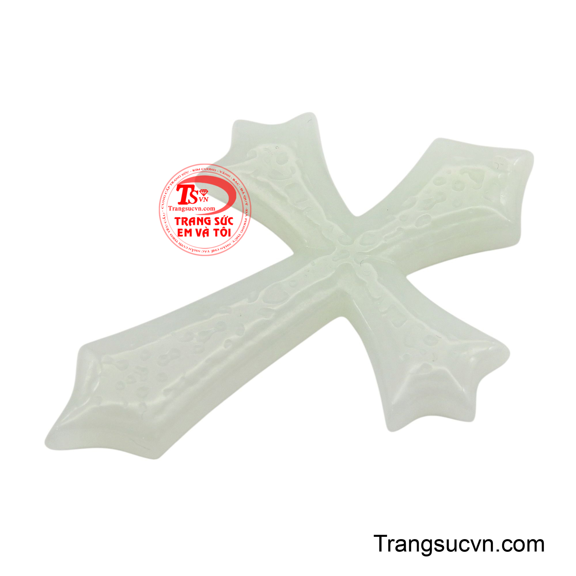 Hình dáng Thánh Giá được khắc họa với các đầu cánh mở rộng độc đáo, tạo nên nét mềm mại cho biểu tượng thiêng liêng.