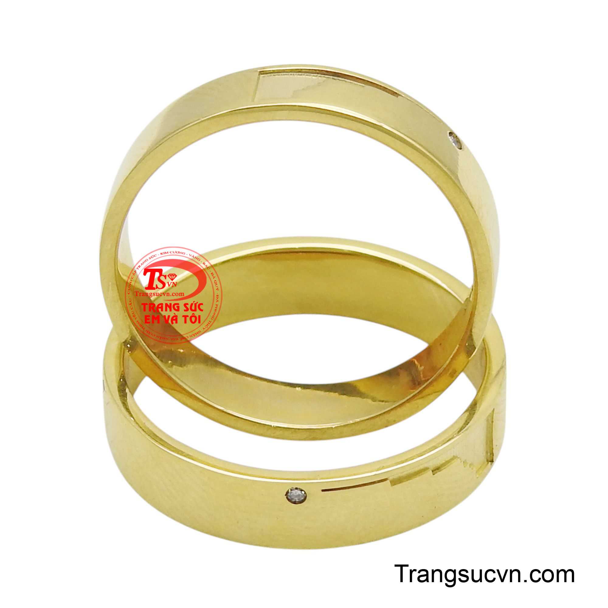 Mỗi chiếc nhẫn là một nửa hoàn hảo, khi kết hợp lại tạo nên sự trọn vẹn, vững bền.