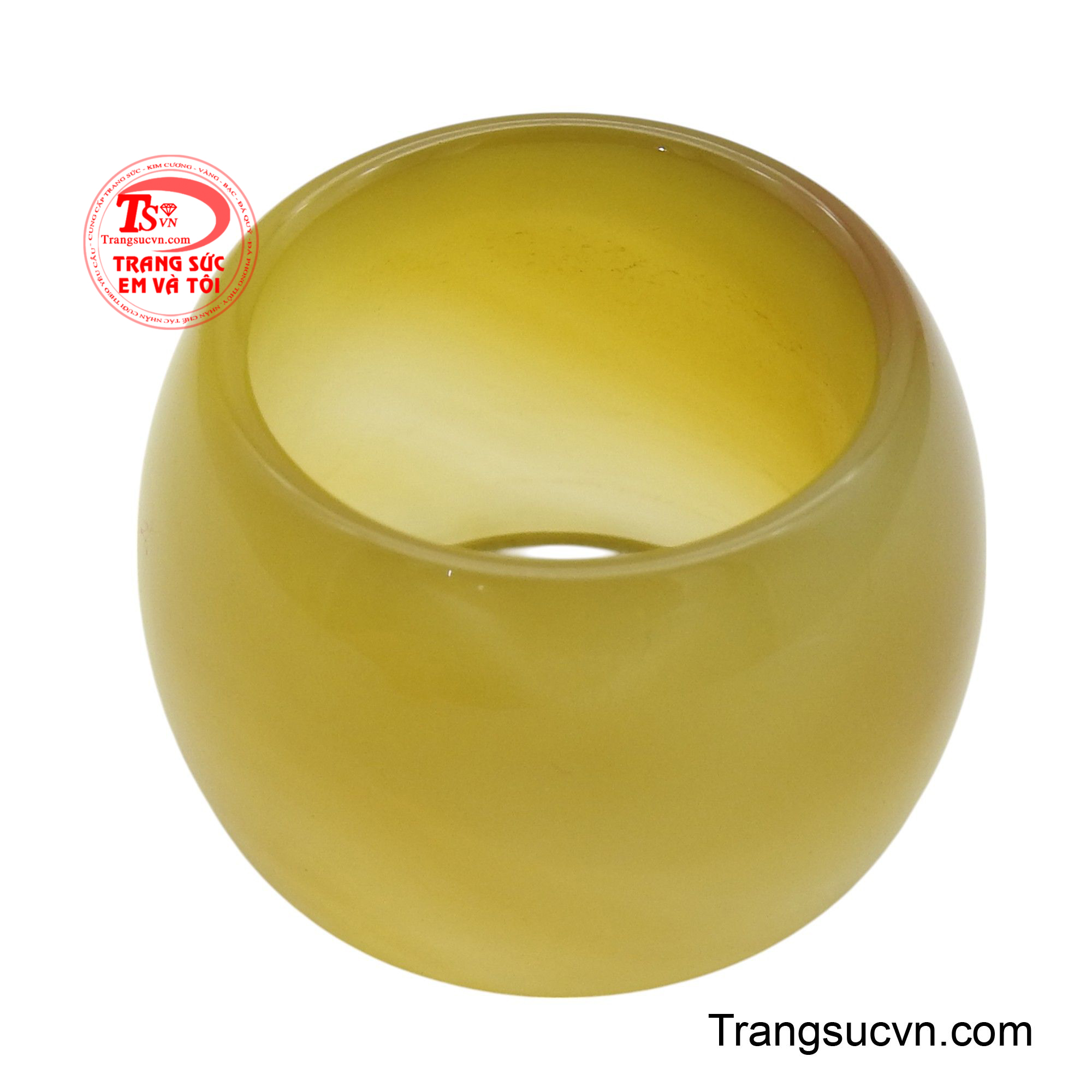 Đây là món trang sức ấn tượng, biểu trưng cho sự uy quyền và phong thái cao quý của người đeo.