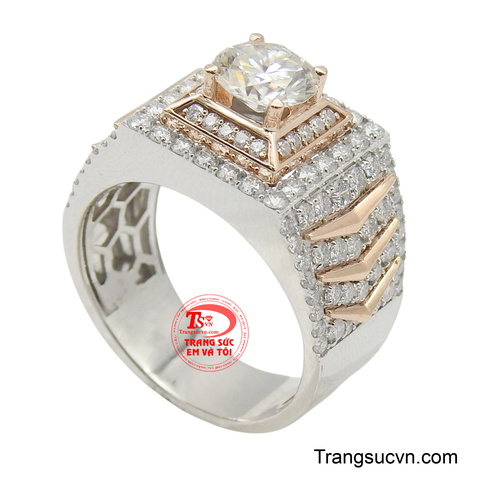 Thiết kế mạnh mẽ nhưng không kém phần tinh tế, thể hiện sự lịch lãm và đẳng cấp của người đeo.
