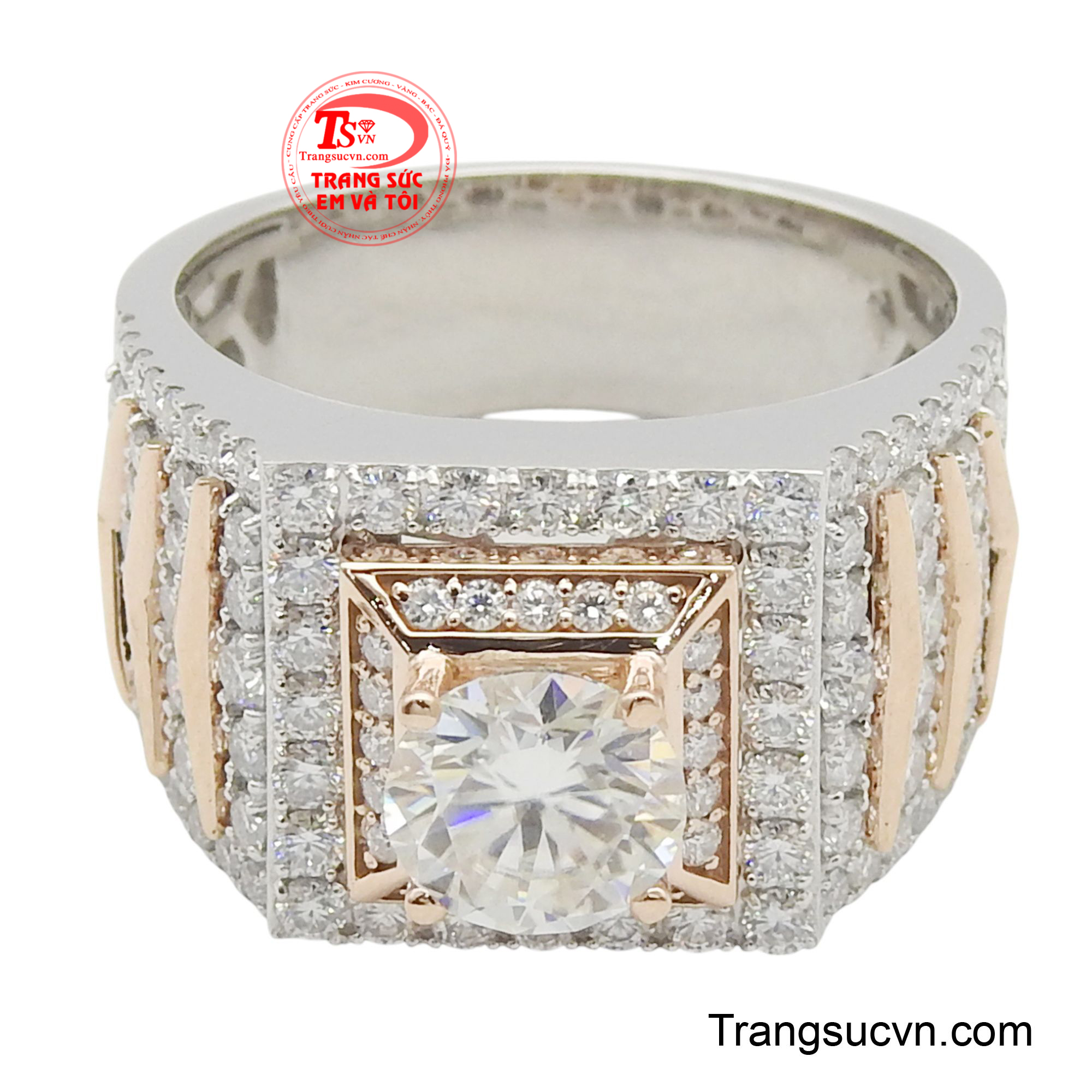 Đây không chỉ là một món trang sức, mà còn là biểu tượng của sự tự tin và thành công, một điểm nhấn hoàn hảo khẳng định cá tính và vị thế.
