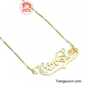 Chiếc dây chuyền giúp nàng ôm trọn vòng cổ tạo cảm giác thoải mái khi đeo.