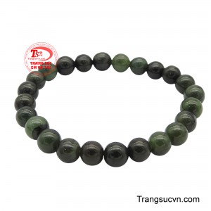 Kích thước hạt 7 ly mang lại sự nhẹ nhàng và thanh thoát cho người đeo, phù hợp với nhiều phong cách khác nhau.