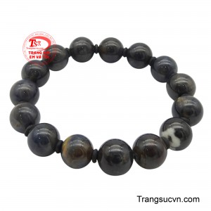 Kích thước 12 ly vừa vặn, tỏa ra năng lượng dịu dàng nhưng mạnh mẽ, thu hút những điều tốt lành đến với người đeo.