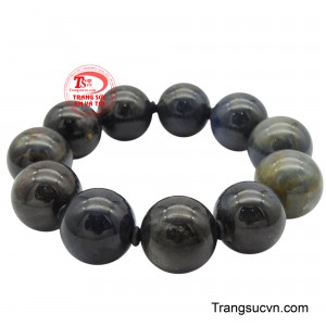 Khi đeo, chuỗi tay không chỉ là điểm nhấn sang trọng mà còn mang đến cảm giác tĩnh tại, giúp tập trung tinh thần và khơi gợi nguồn cảm hứng sáng tạo.