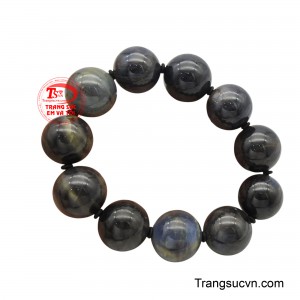 Khi đeo, chuỗi tay mang đến cảm giác vững chãi, tự tin, khẳng định vị thế và phong thái của người sở hữu.