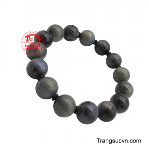 Sắc xanh dương sâu thẳm không chỉ đẹp mắt mà còn tượng trưng cho sự trí tuệ, giúp đưa ra những quyết định sáng suốt, mở ra cơ hội phát triển.